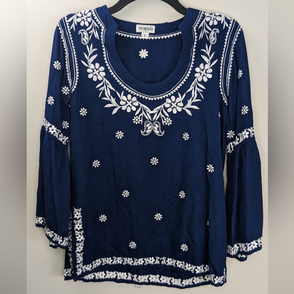 Escapada Navy Floral Embroidered Top with Flutter Sleeves Sz S